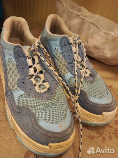 Кроссовки женские