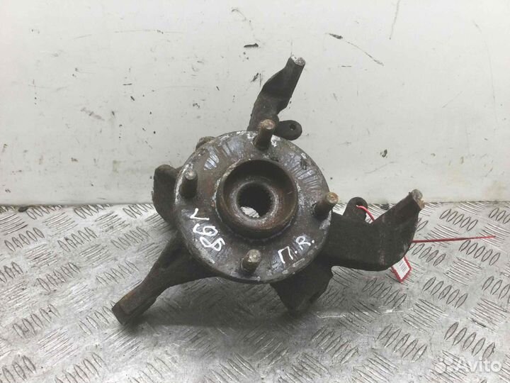 Ступица передняя правая Volkswagen Golf