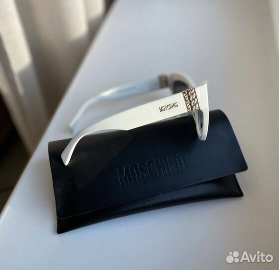 Солнцезащитные очки moschino как новые