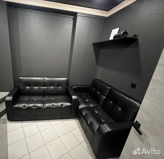 Кожаный диван