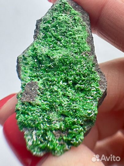 Уваровит минерал коллекционный