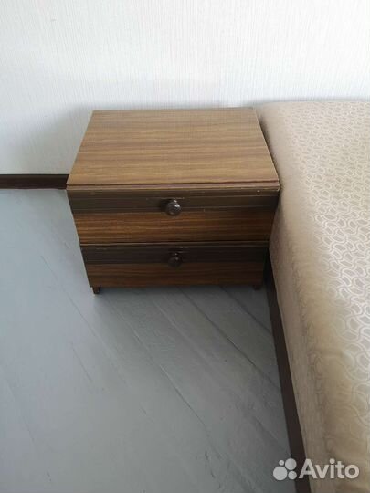 Тумба прикроватная