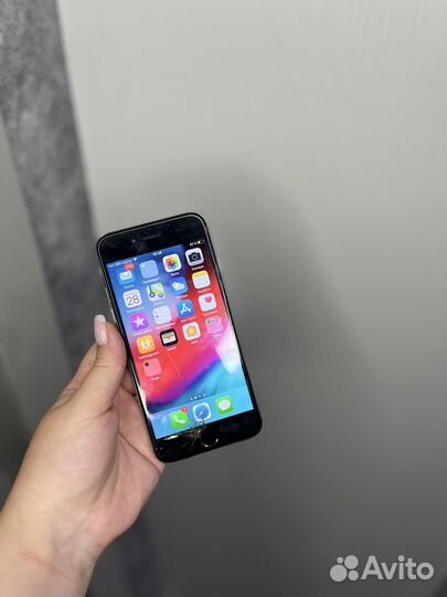 Телефон iPhone 6
