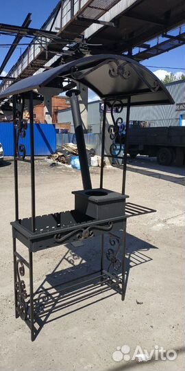 Мангал с крышей и без