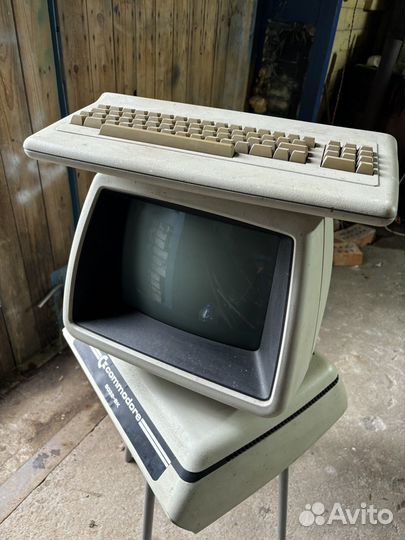 Винтажный компьютер commodore 8032-sk