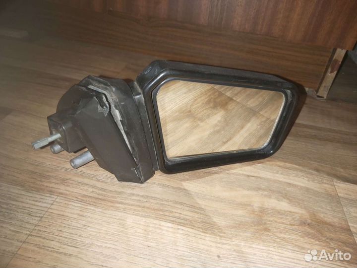 Боковое зеркало