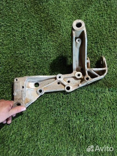 Кронштейн подвески Volkswagen 1k0199295f