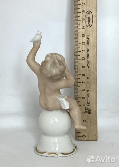 Статуэтка Путти с птичкой