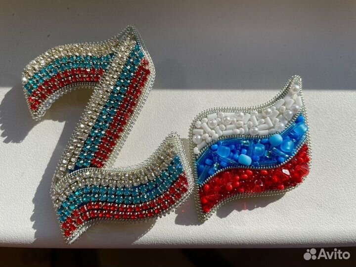 Брошь ручной работы из бисера