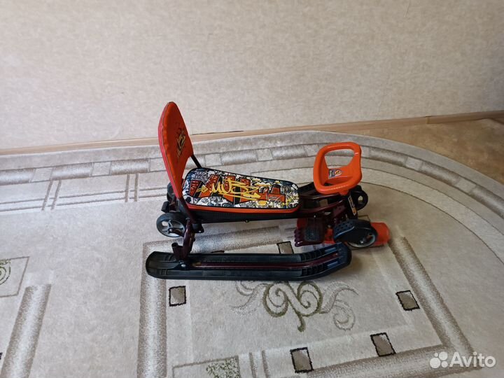 Детский снегокат с колесами