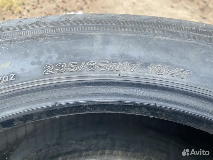 Bridgestone Blizzak WS-70 235/65 R17