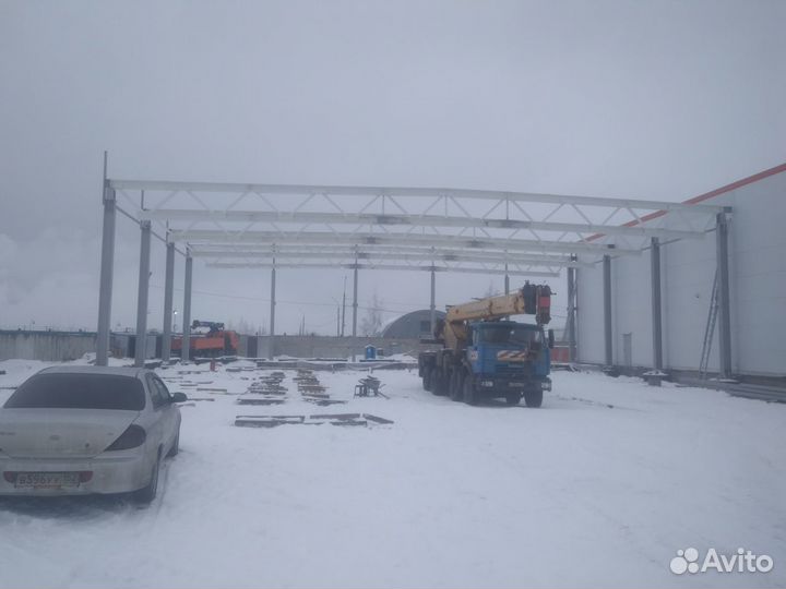 Бригада монтажников металлоконструкций. Сварщики