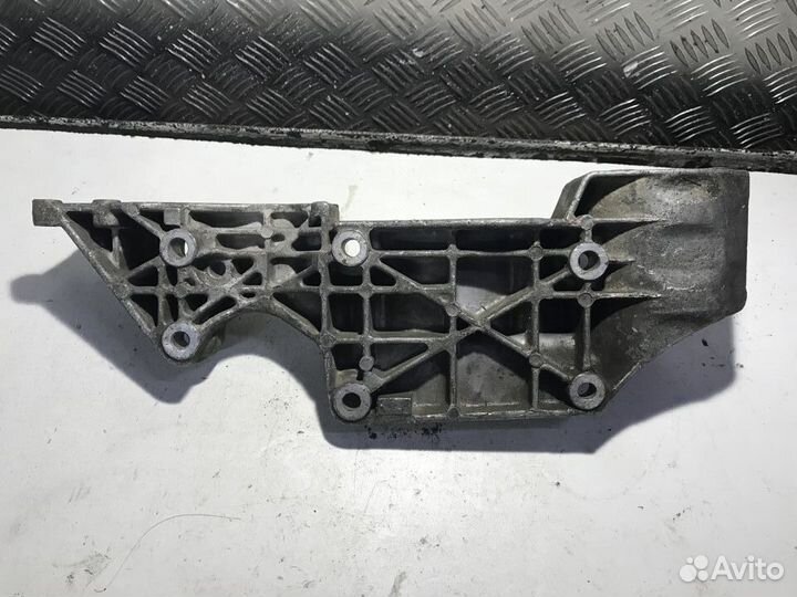 Кронштейн генератора Skoda Octavia Tour