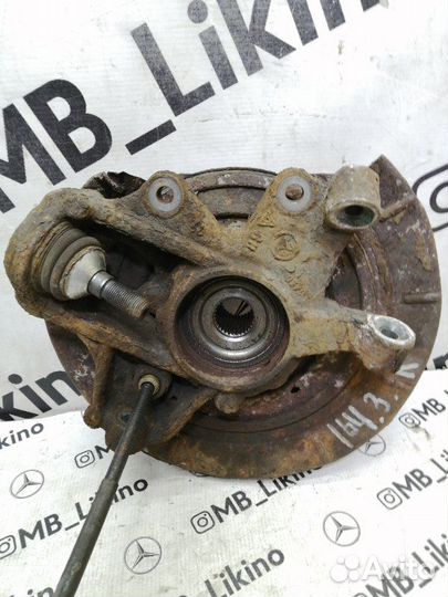 Кулак задний правый Mercedes Ml W164