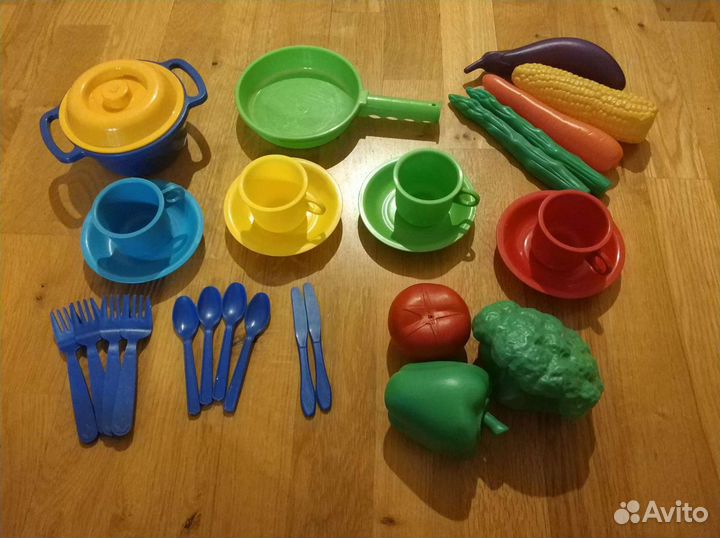 Набор детской посуды и овощей