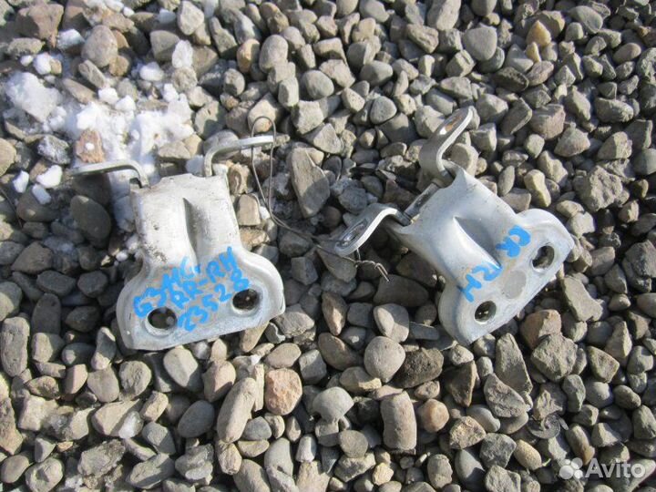 Петля двери задняя правая Daihatsu Pyzar G311G