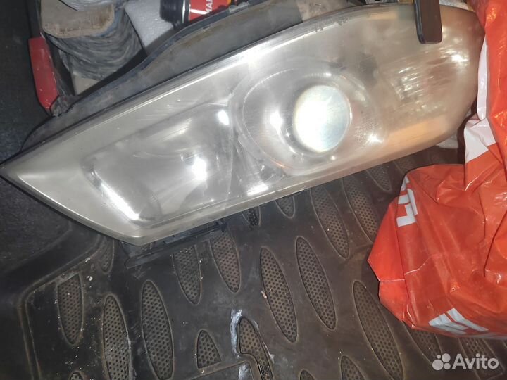 Фара передняя правая на Рено меган 2