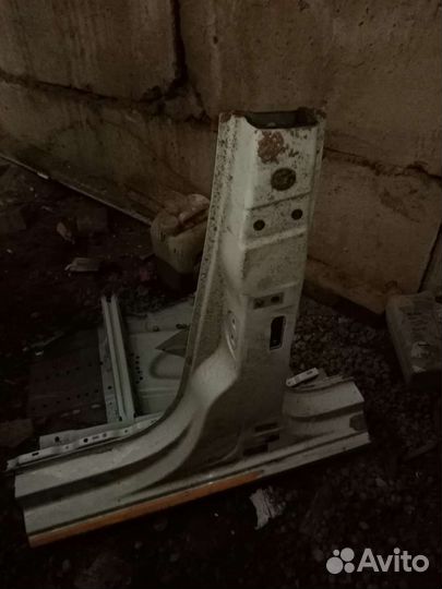 Средняя стойка volkswagen polo