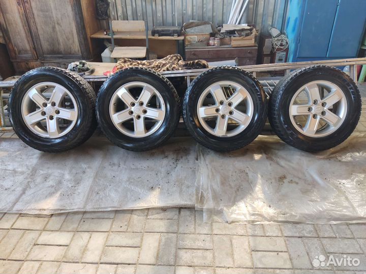 Bridgestone Blizzak DM-V1 235/60 R16 100R