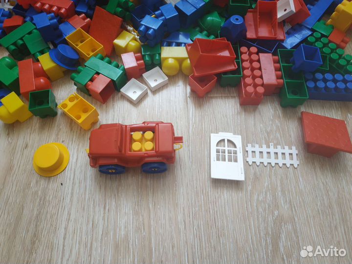 Конструктор большой около 500 деталей