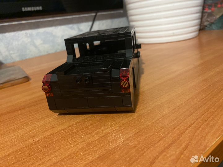 Миниатюрная машинка из лего в форме Rolls Royse