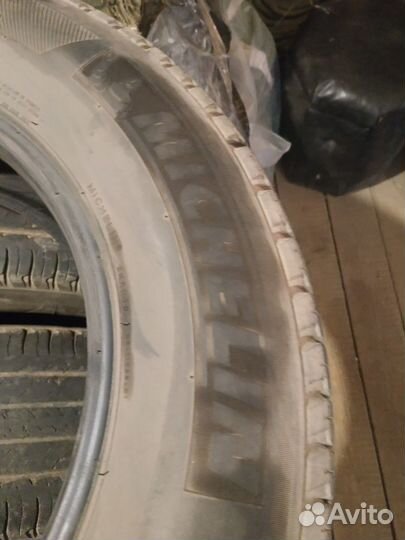 Michelin Agilis 215/70 R16 100T