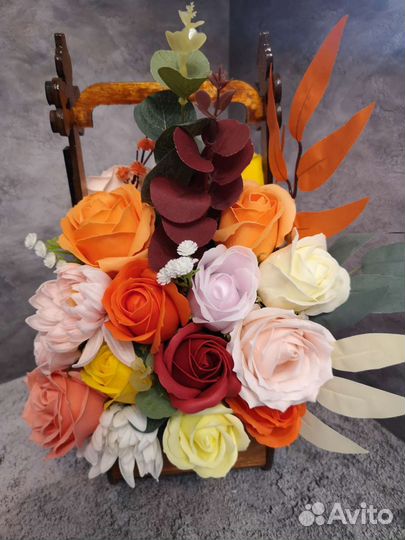 Букет цветов в скрипке