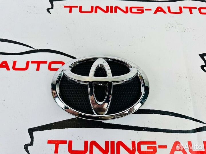 Эмблема в решетку Toyota Land Cruiser 200 H0689