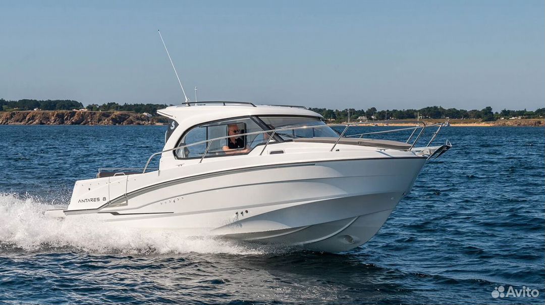 Катер Beneteau Antares 8 Cruising