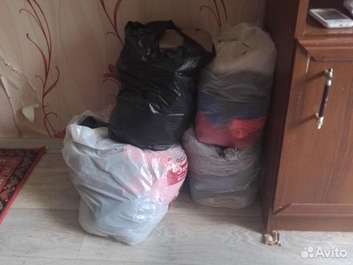 Пакеты с вещами