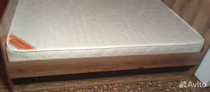 Кровать двухспальная с матрасом 160 200