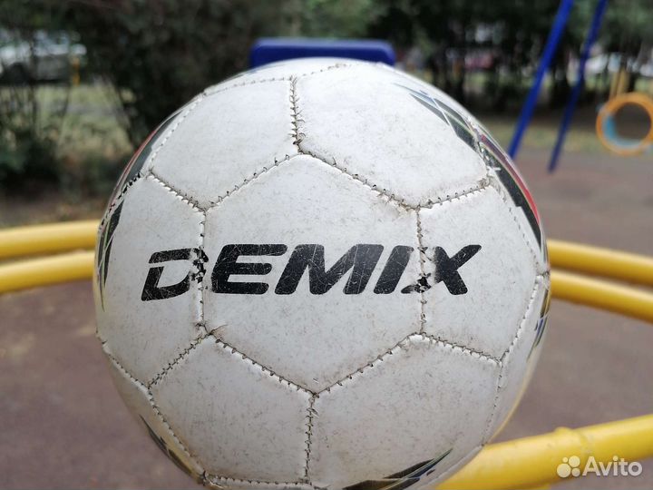 Футбольный мяч demix