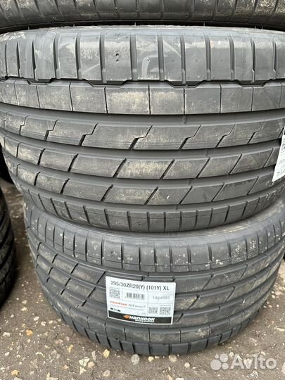 Hankook Ventus S1 Evo 3 K127 265/35 R20 и 295/30 R20 101Y