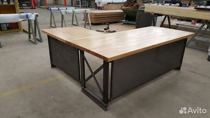 Компьютерный стол в стиле лофт