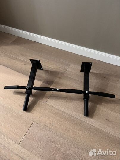 Турник настенный