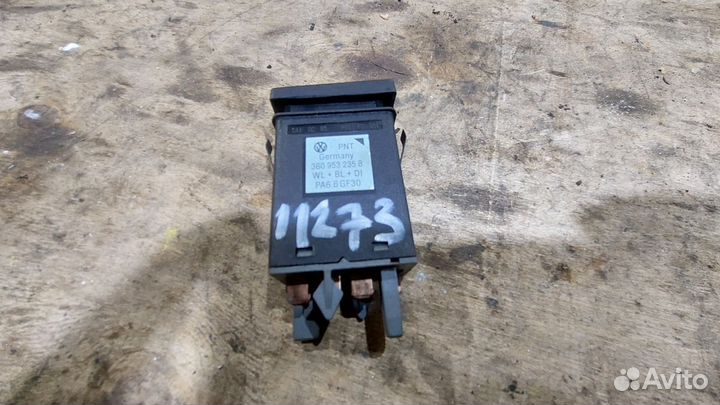 Кнопка аварийной сигнализации Passat B5