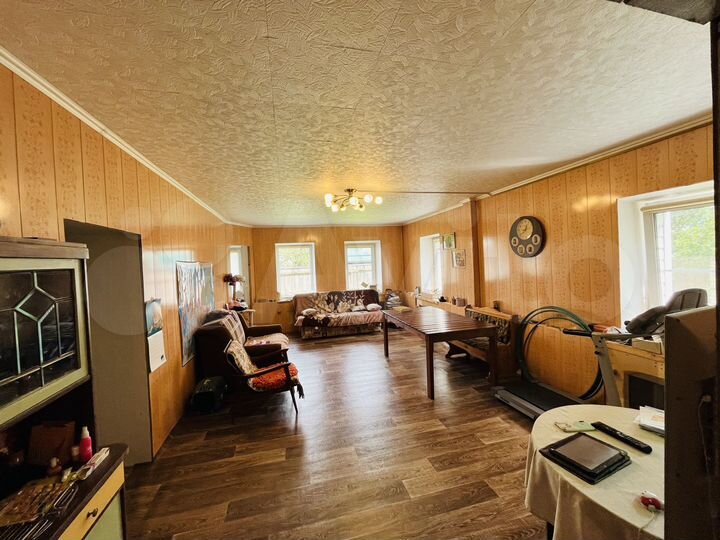 Дом 212 м² на участке 6 сот.