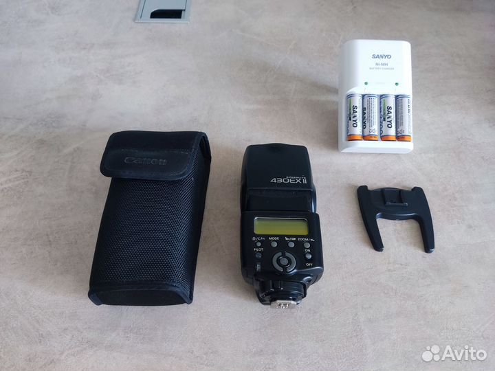 Фотоаппарат canon eos 600d, вспышка Canon и штатив