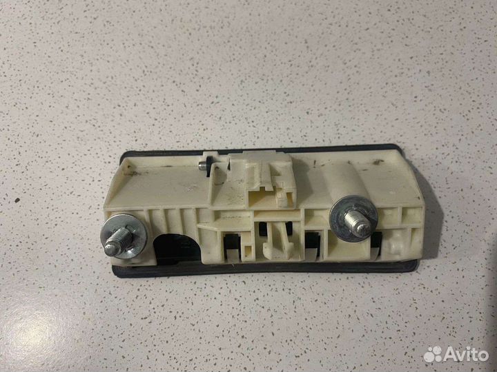 Кнопка открывания багажника VAG