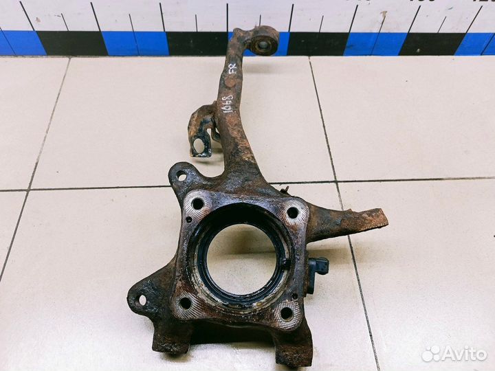 Кулак поворотный передний правый Land Cruiser (150