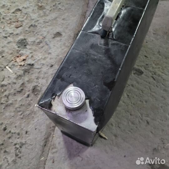 Канистр дипломат