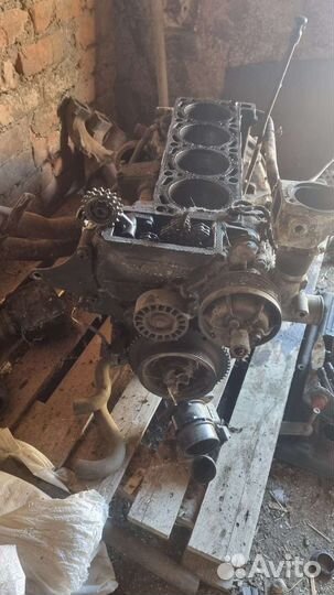 Блок цилиндров 406 двиготелья с поршневой