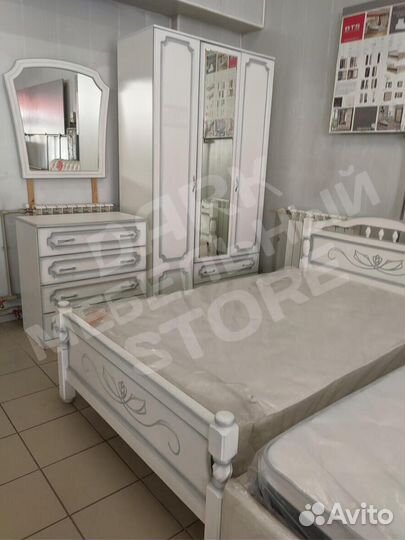 Спальный гарнитур