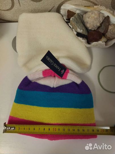 Две шапки, новые