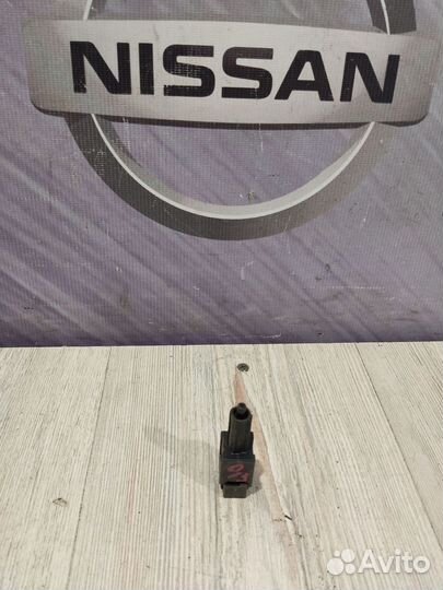 Датчик включения стоп сигнала Лягушка Nissan almer