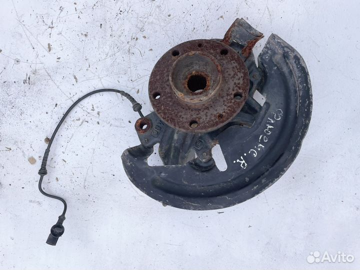 Кулак поворотный передний правый Renault Fluence