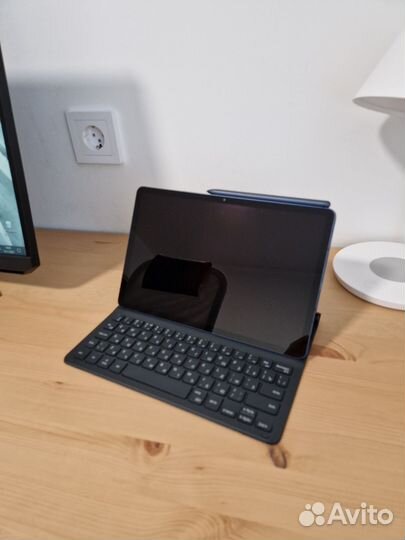 Samsung Galaxy Tab S7 с чехлом-клавиатурой