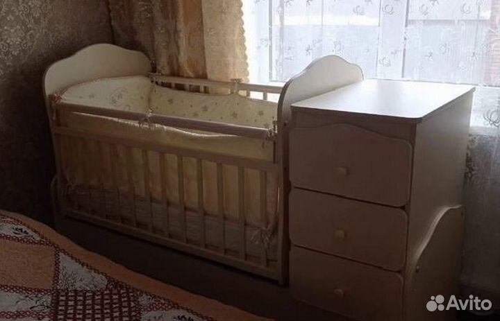 Детская кроватка 3 в 1 с комодом