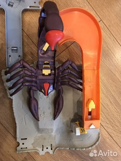 Трек Hot Wheels винтовое столкновение