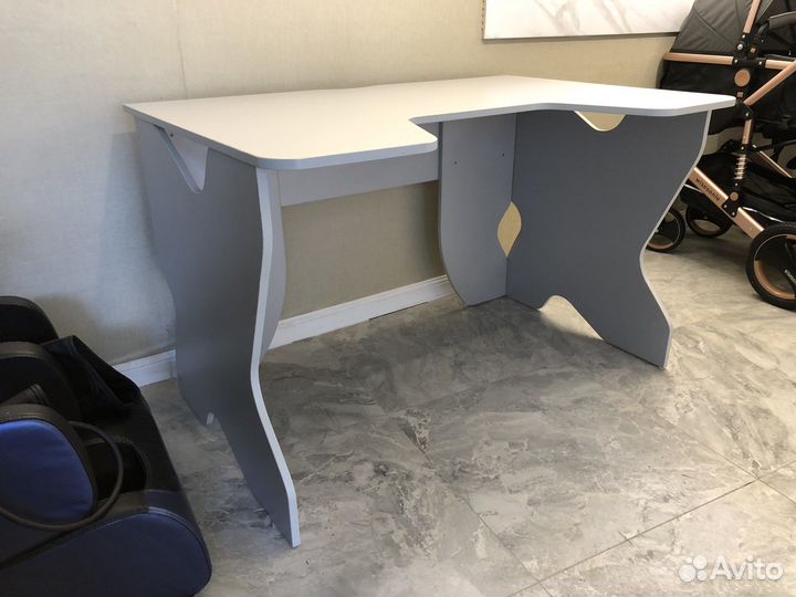 Компьютерный стол геймерский